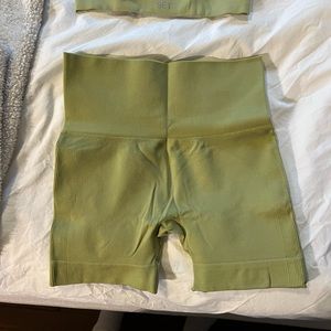 set active shorts light green